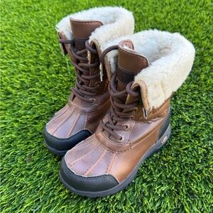 UGG Toddler Kids Brown and Cream Boots for snow size 10